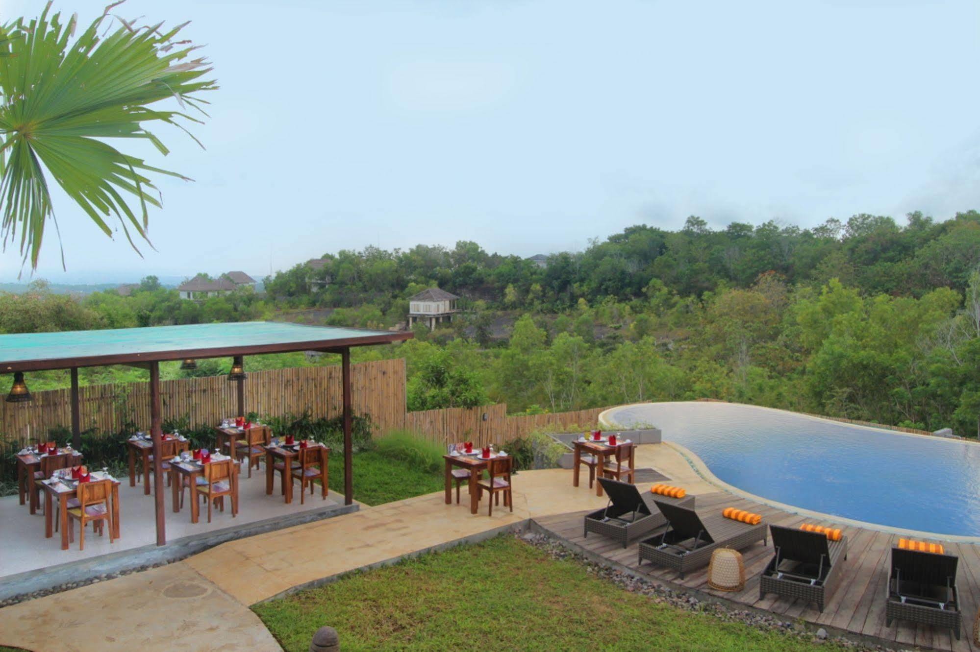 The Kirana Ungasan Villa Jimbaran Exterior foto